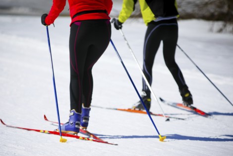 Couple faisant du ski de fond